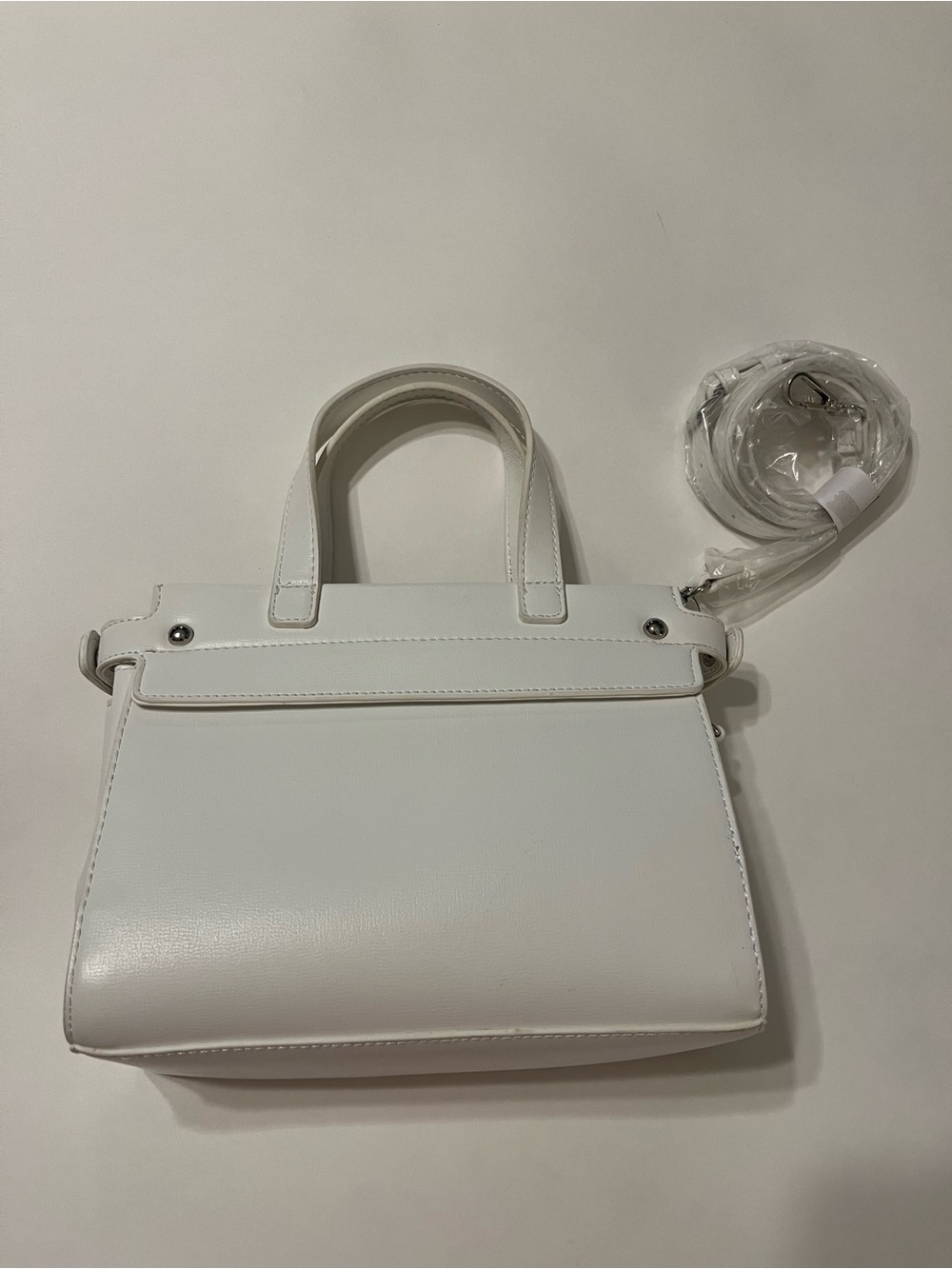 Forever 21 White Structured Handbag with Top Handles & crossbody strap EUC